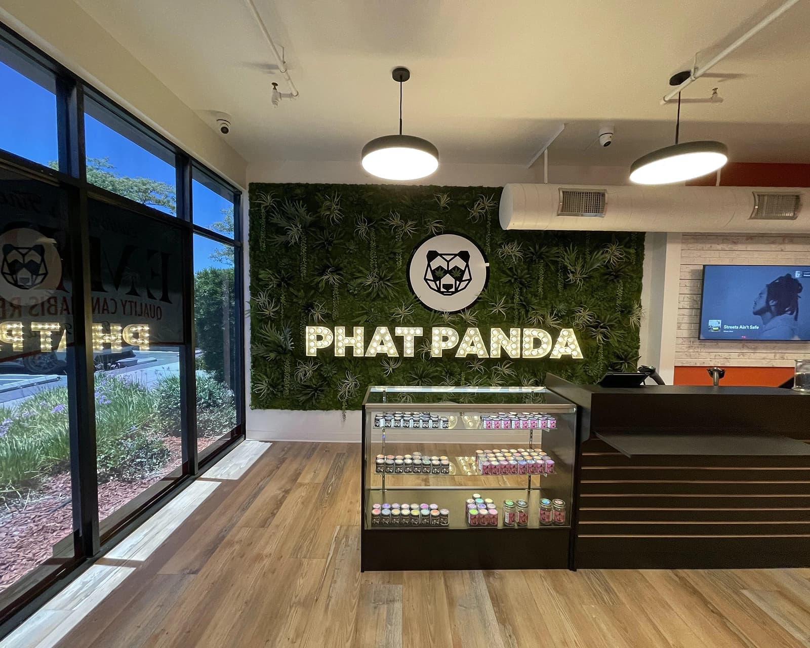 Lake Elsinore interior shot